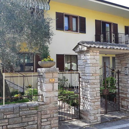 Casa Vacanze Ester Бренцоне-суль-Гарда Экстерьер фото