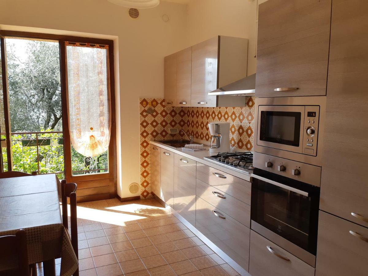 Casa Vacanze Ester Бренцоне-суль-Гарда Экстерьер фото
