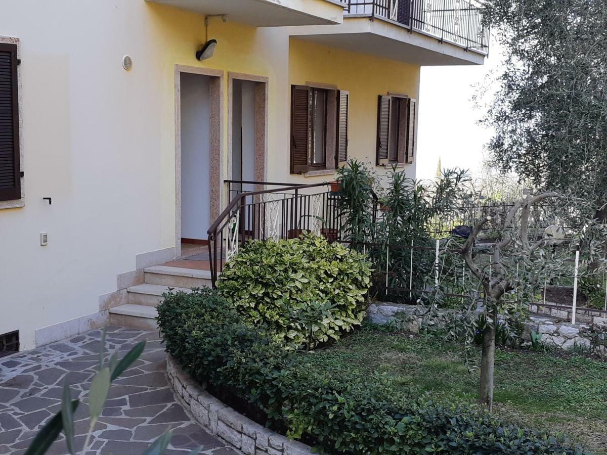 Casa Vacanze Ester Бренцоне-суль-Гарда Экстерьер фото