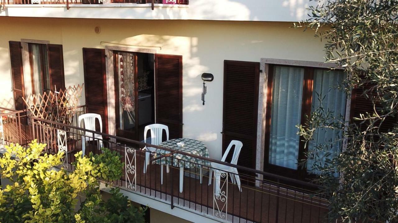 Casa Vacanze Ester Бренцоне-суль-Гарда Экстерьер фото
